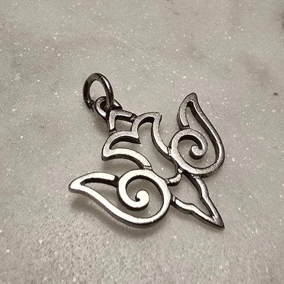 James Avery Retired Sterling Descending Dove Pendant 1 1/2  RETIRED James Avery Descending Dove Pendant, Sterling Silver display picture 1
